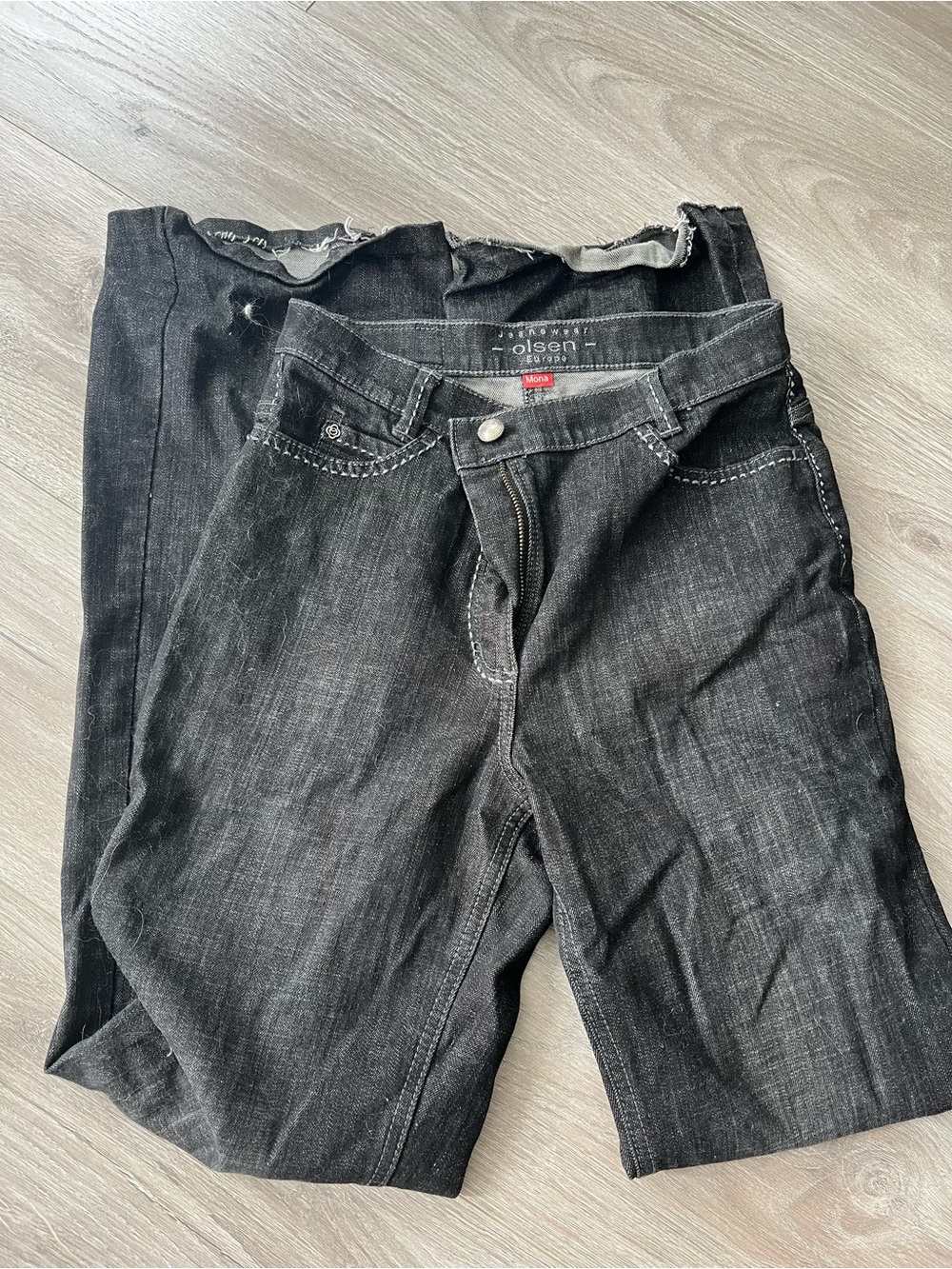 Olsen Straight Leg Jeans in Washed Black
